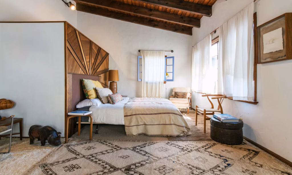 We Thought Our Airbnb Had a Hidden Camera—It Turned Into a 2AM Disaster (But Taught Us a Lesson We’ll Never Forget) 5 We Thought Our Airbnb Had a Hidden Camera—It Turned Into a 2AM Disaster