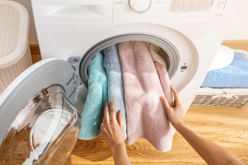 Shocking Laundry Secrets: The Truth About Combining Towels and Clothes in One Wash - 2025 3 Wondering if you should wash towels and clothes together? Discover laundry secrets that protect your fabrics, prevent bacteria buildup, and keep your laundry fresh. Avoid common mistakes—learn the truth today!