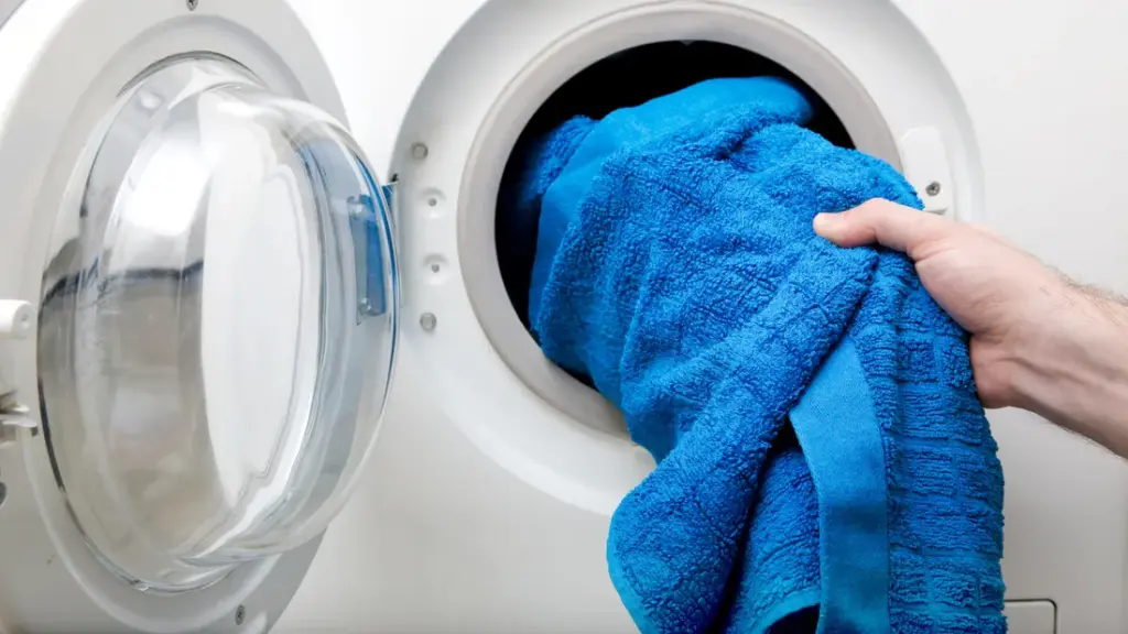 Shocking Laundry Secrets: The Truth About Combining Towels and Clothes in One Wash - 2025 4 Wondering if you should wash towels and clothes together? Discover laundry secrets that protect your fabrics, prevent bacteria buildup, and keep your laundry fresh. Avoid common mistakes—learn the truth today!