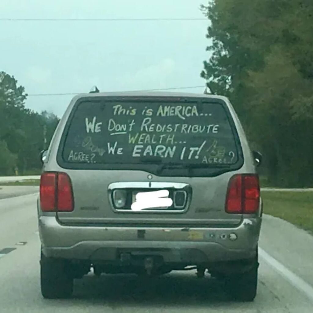 SUV Owner’s Bold Rear Window Message Sparks Viral Outrage Online - 2025 4 SUV Owner’s Bold Rear Window Message Sparks Viral Outrage Online - 2025